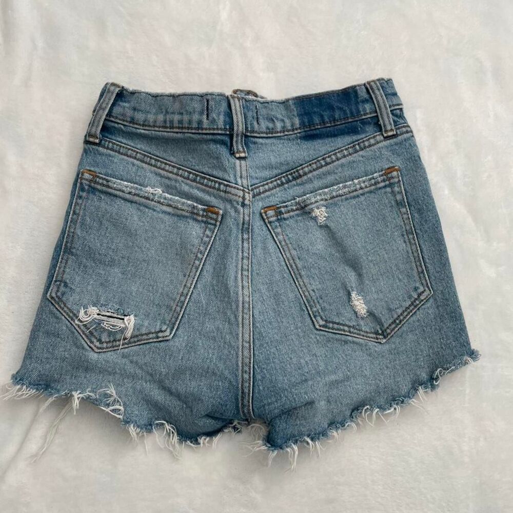 Abercrombie & Fitch Mom Short High Rise Size 00 Distressed Casual Every Day